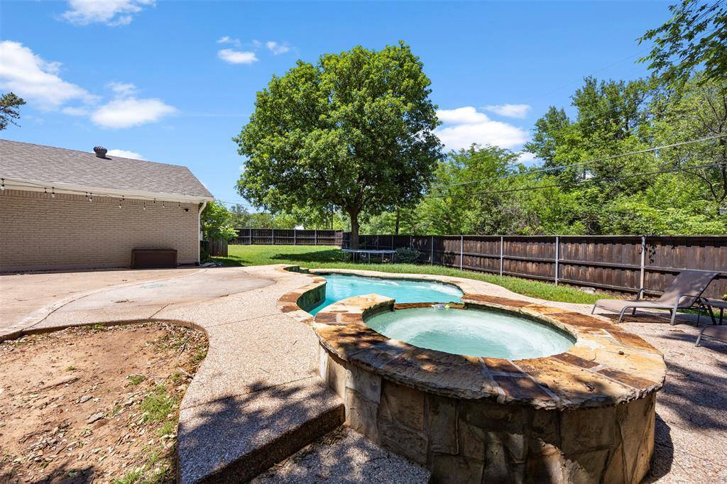 3911 Shady Valley Drive, Arlington, TX 76013