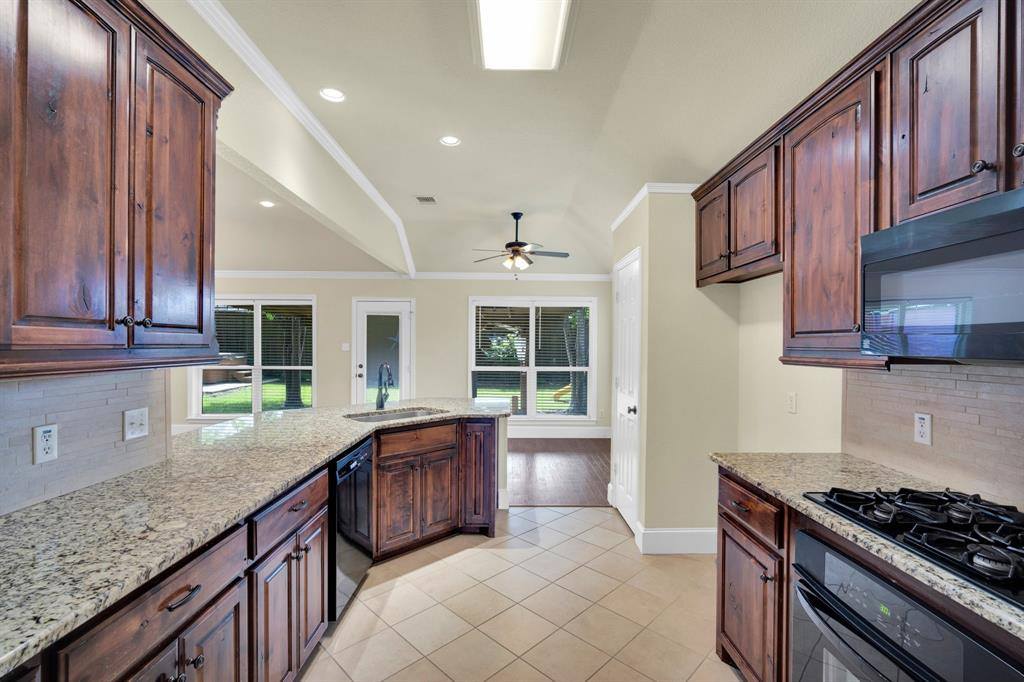1631 Ross Drive, Midlothian, TX 76065