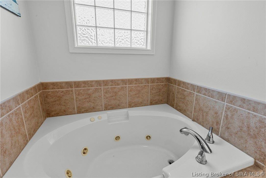 3101 Ambercrest Loop, Jeffersonville, IN 47130