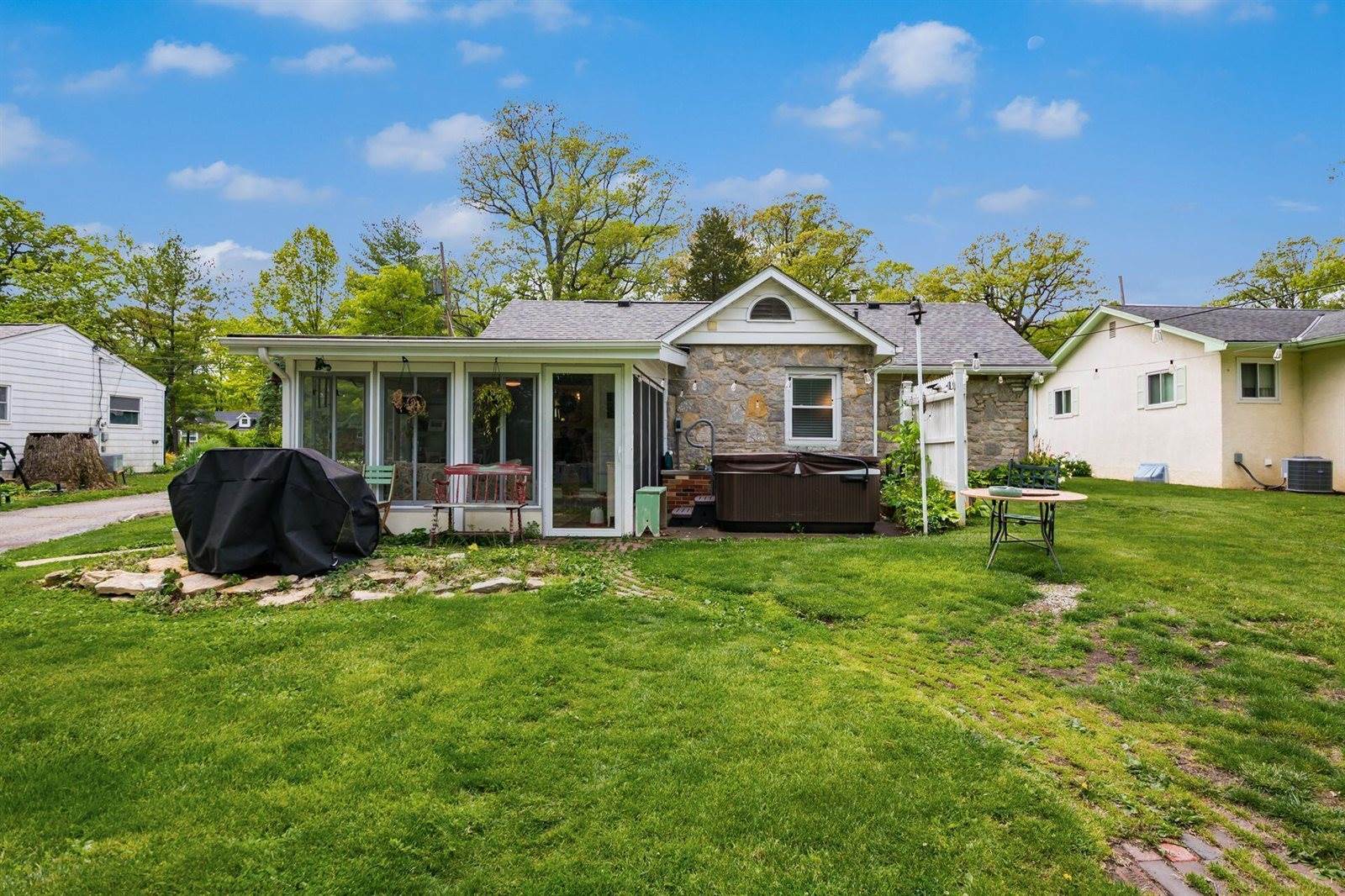 512 North Grener Avenue, Columbus, OH 43228