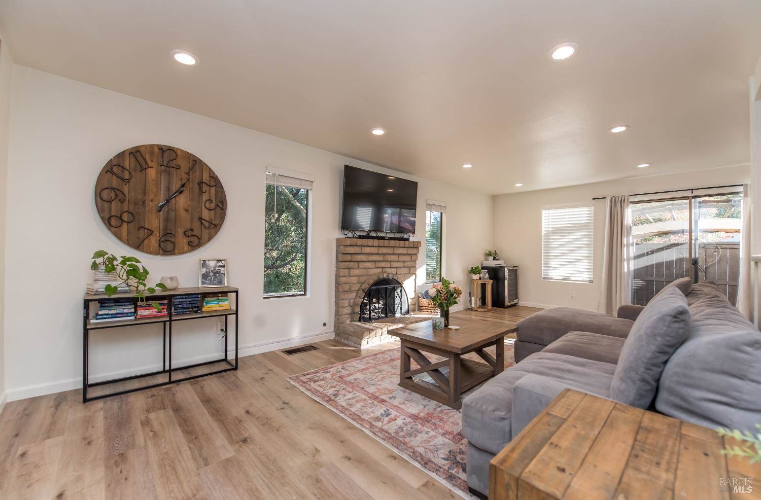 824 Adobe Drive, Santa Rosa, CA 95404