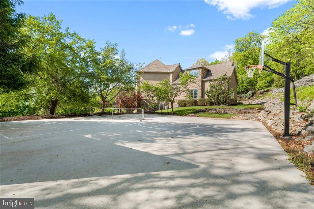 12565 Stone Crest Circle, Waynesboro, PA 17268