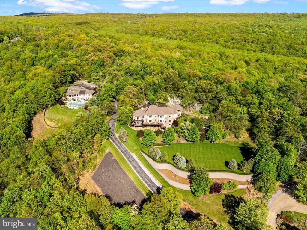 12565 Stone Crest Circle, Waynesboro, PA 17268