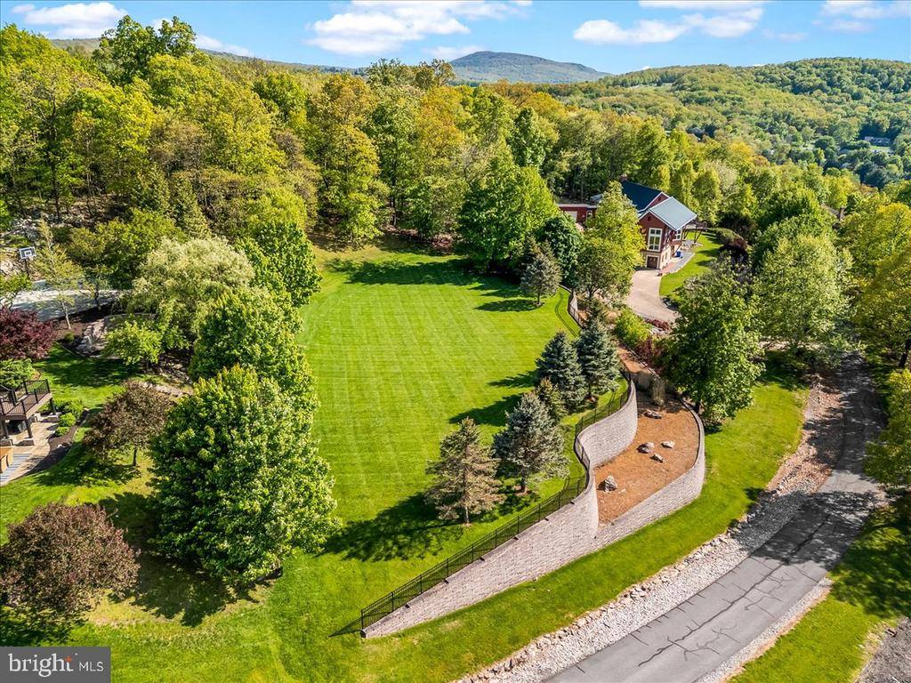 12565 Stone Crest Circle, Waynesboro, PA 17268