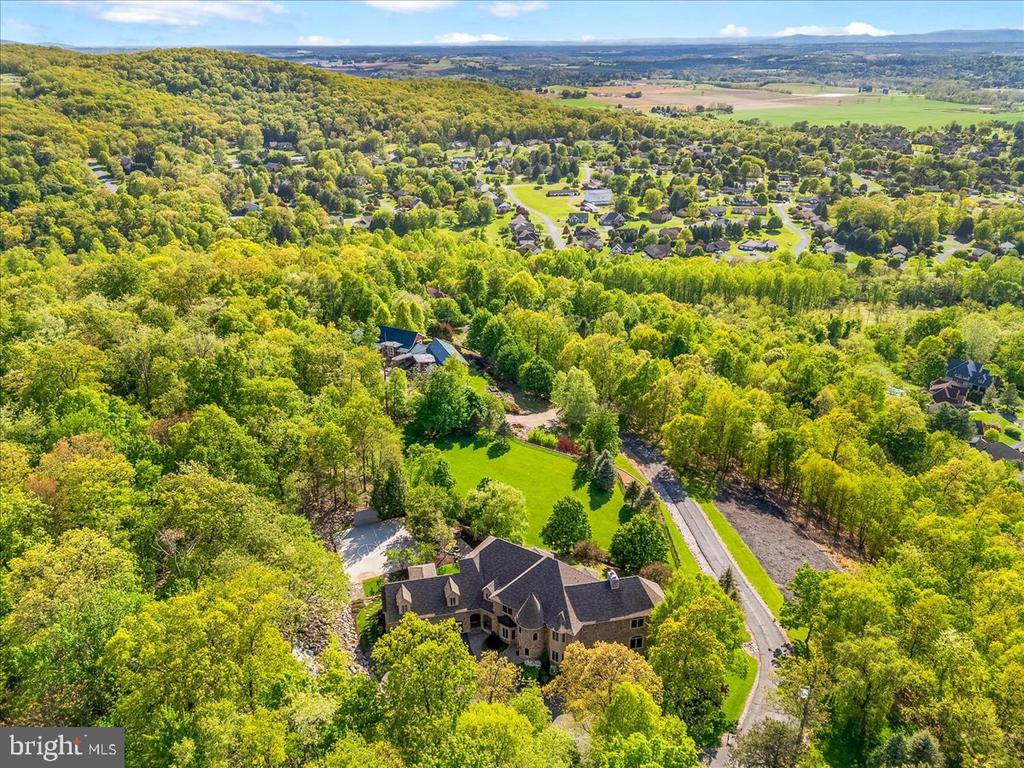 12565 Stone Crest Circle, Waynesboro, PA 17268