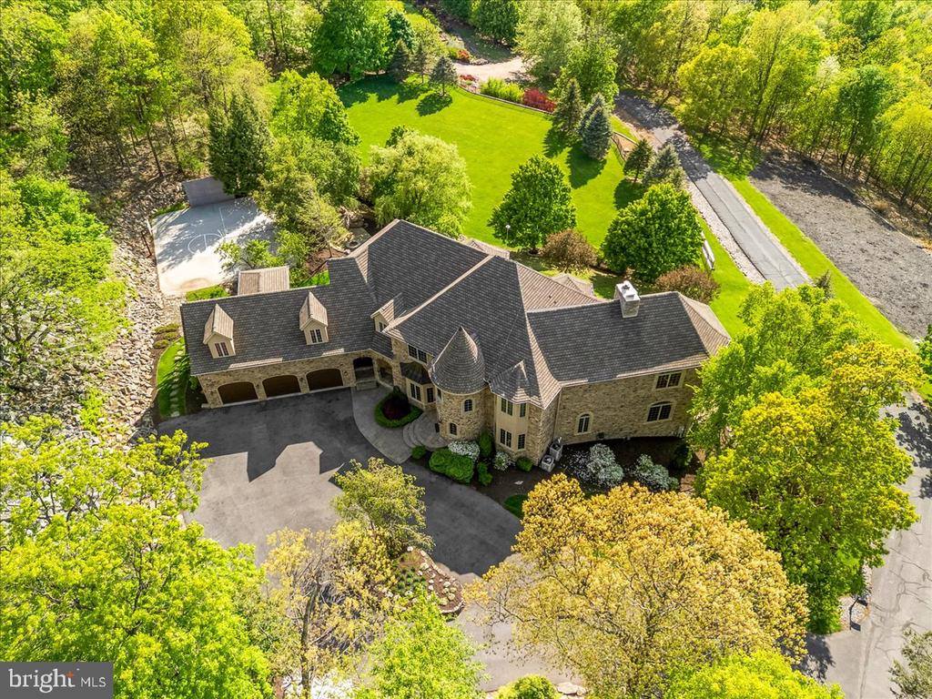 12565 Stone Crest Circle, Waynesboro, PA 17268
