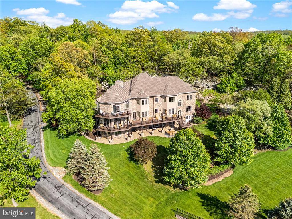 12565 Stone Crest Circle, Waynesboro, PA 17268