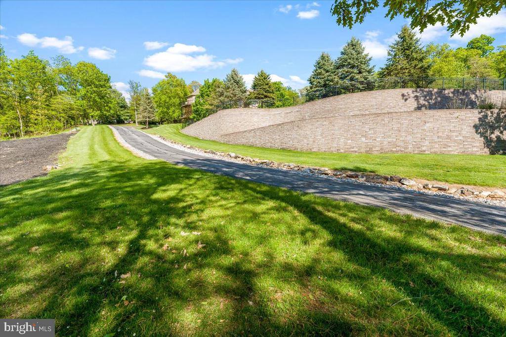 12565 Stone Crest Circle, Waynesboro, PA 17268