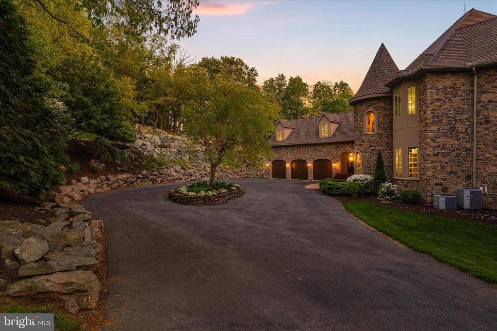 12565 Stone Crest Circle, Waynesboro, PA 17268
