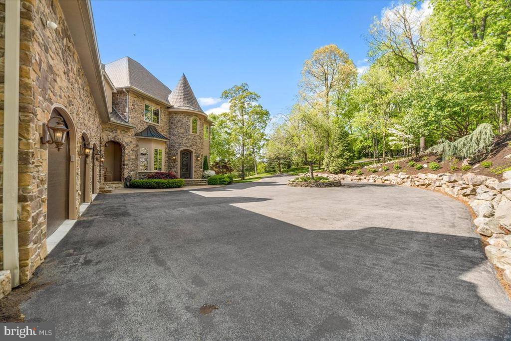 12565 Stone Crest Circle, Waynesboro, PA 17268