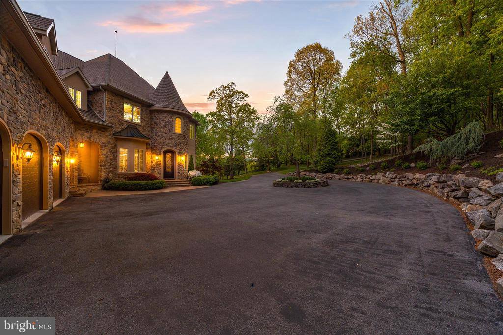 12565 Stone Crest Circle, Waynesboro, PA 17268