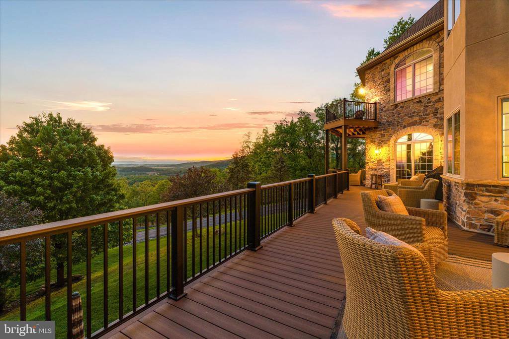 12565 Stone Crest Circle, Waynesboro, PA 17268