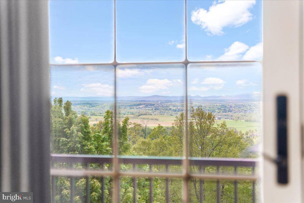12565 Stone Crest Circle, Waynesboro, PA 17268