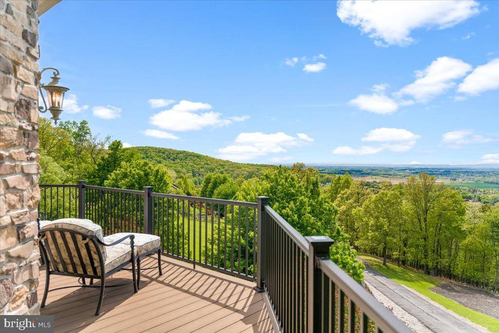 12565 Stone Crest Circle, Waynesboro, PA 17268
