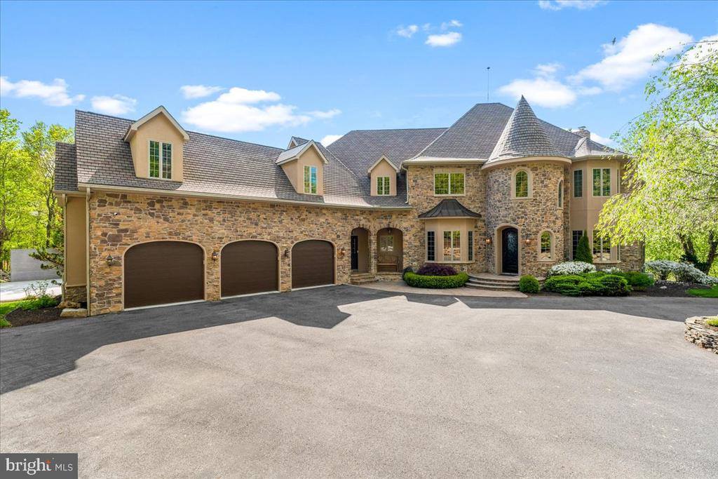 12565 Stone Crest Circle, Waynesboro, PA 17268