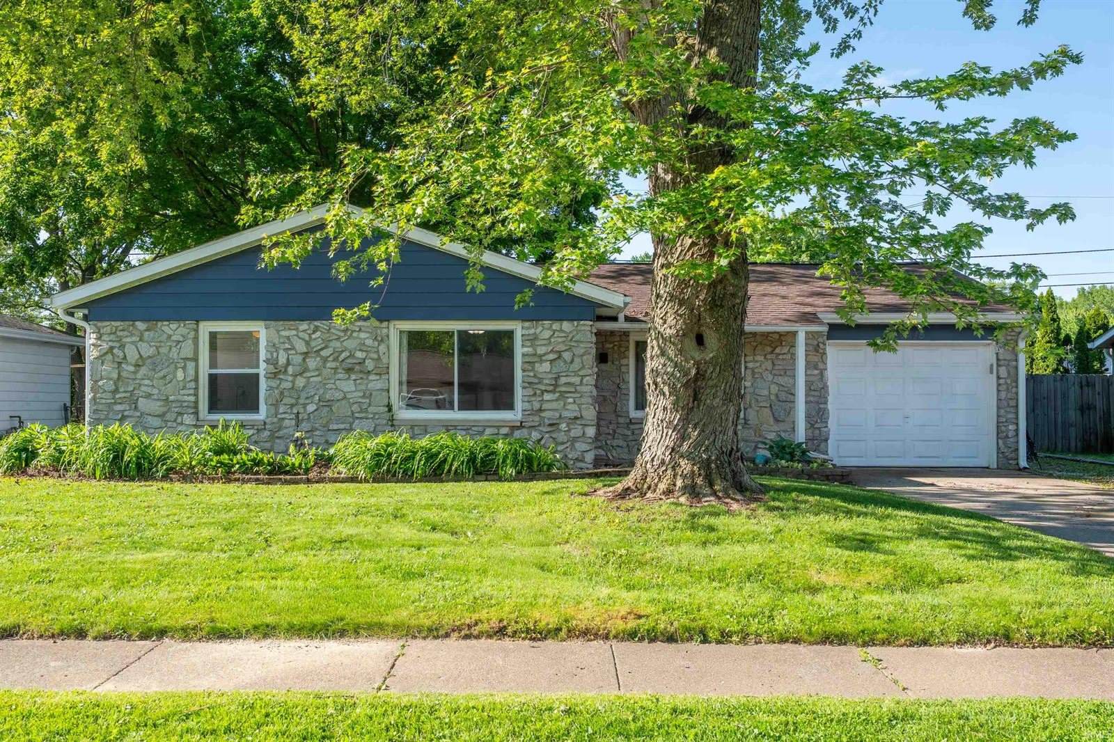 8215 W Fairview Drive, Yorktown, IN 47396