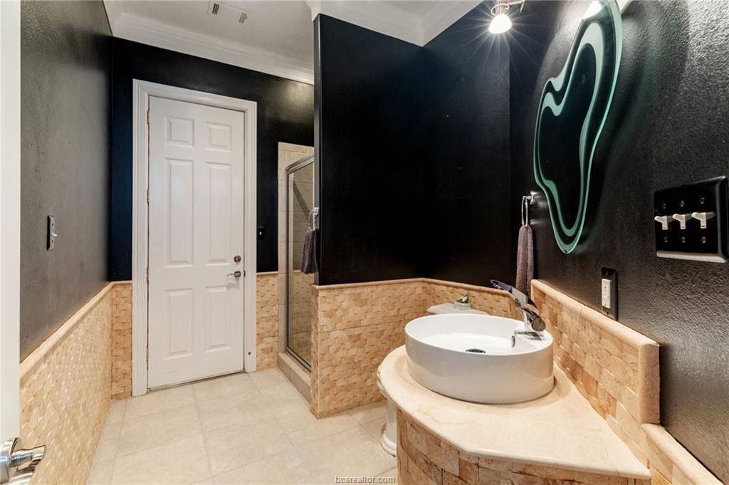 1106 Royal Adelade Drive, College Station, TX 77845