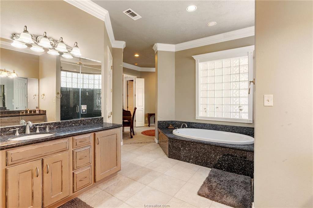 1106 Royal Adelade Drive, College Station, TX 77845