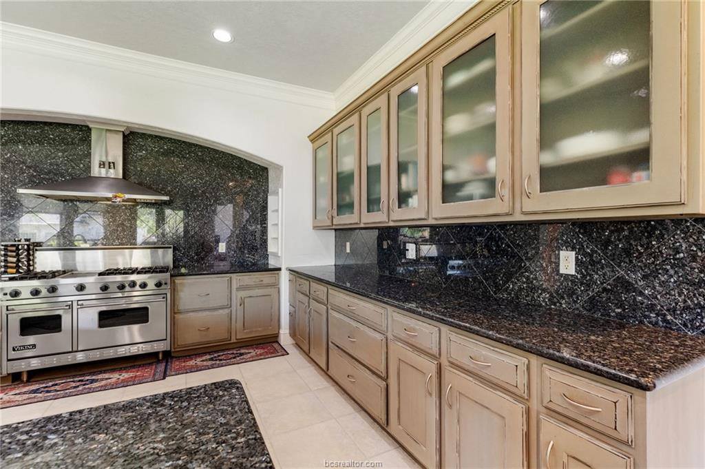 1106 Royal Adelade Drive, College Station, TX 77845