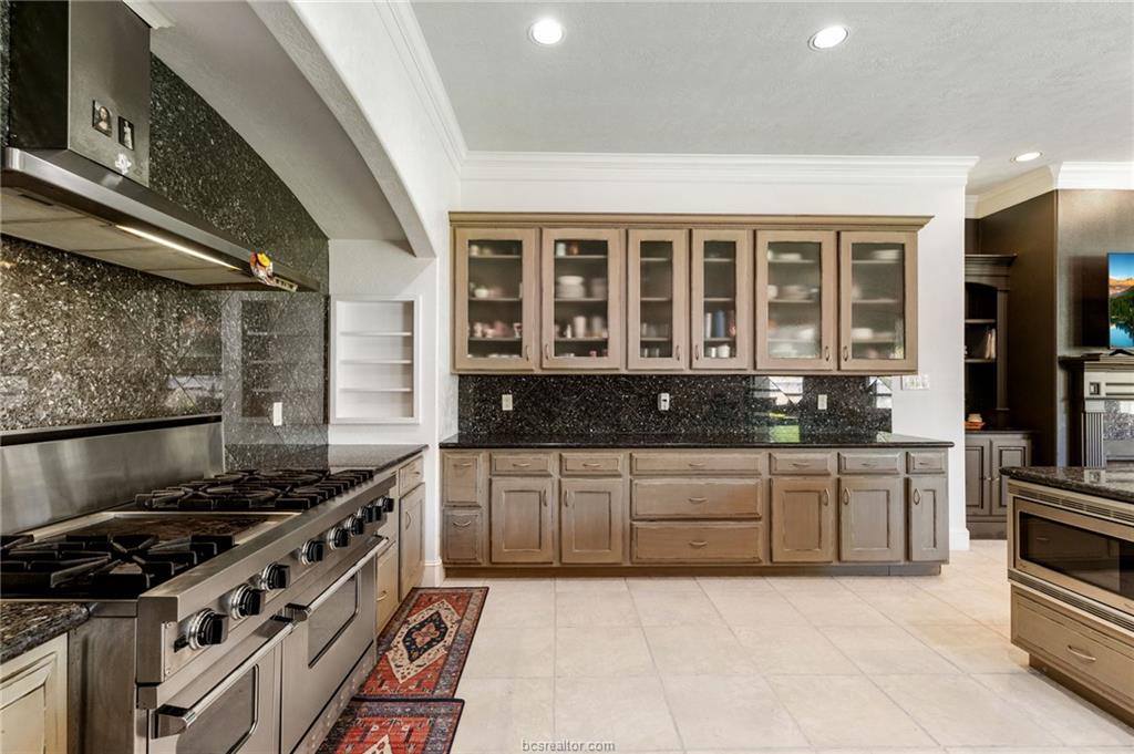 1106 Royal Adelade Drive, College Station, TX 77845
