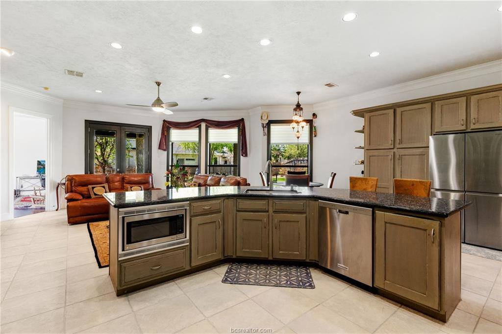 1106 Royal Adelade Drive, College Station, TX 77845