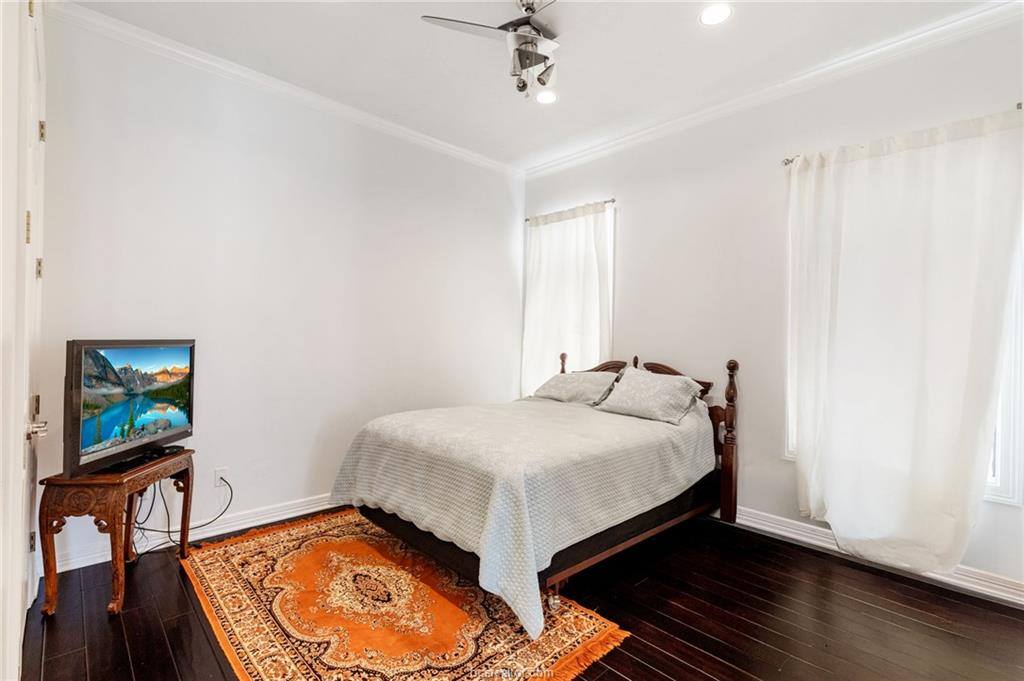 1106 Royal Adelade Drive, College Station, TX 77845