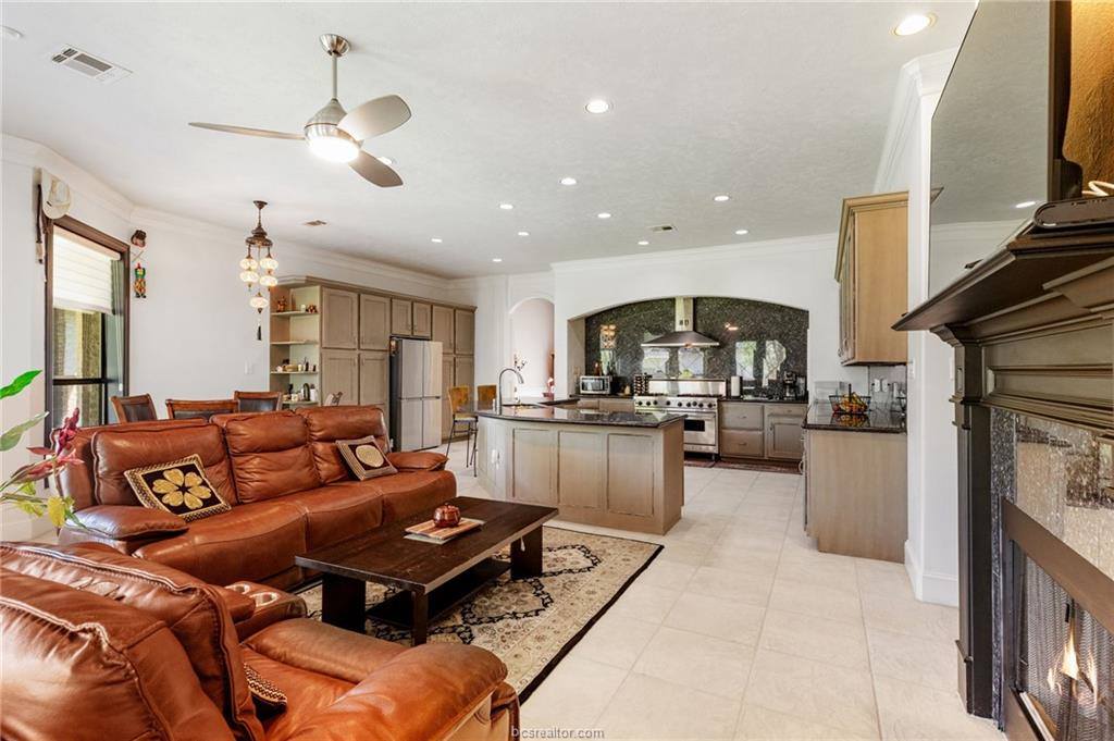 1106 Royal Adelade Drive, College Station, TX 77845
