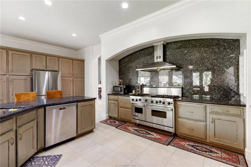 1106 Royal Adelade Drive, College Station, TX 77845