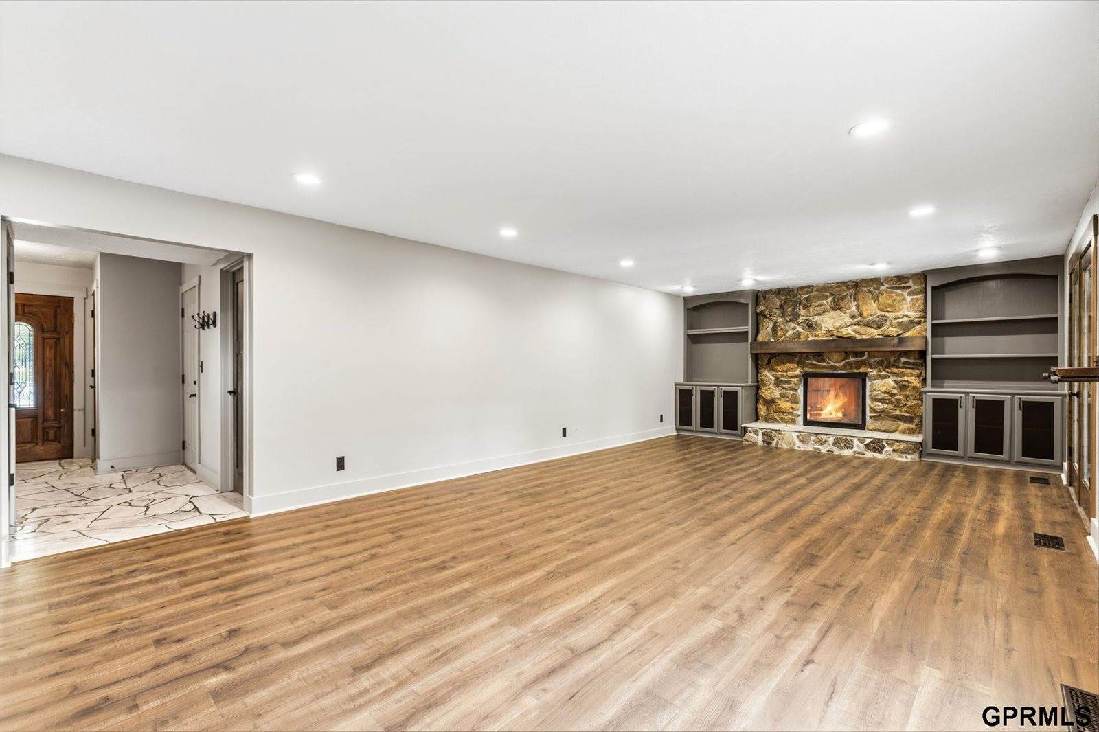 1226 North 121 Street, Omaha, NE 68154