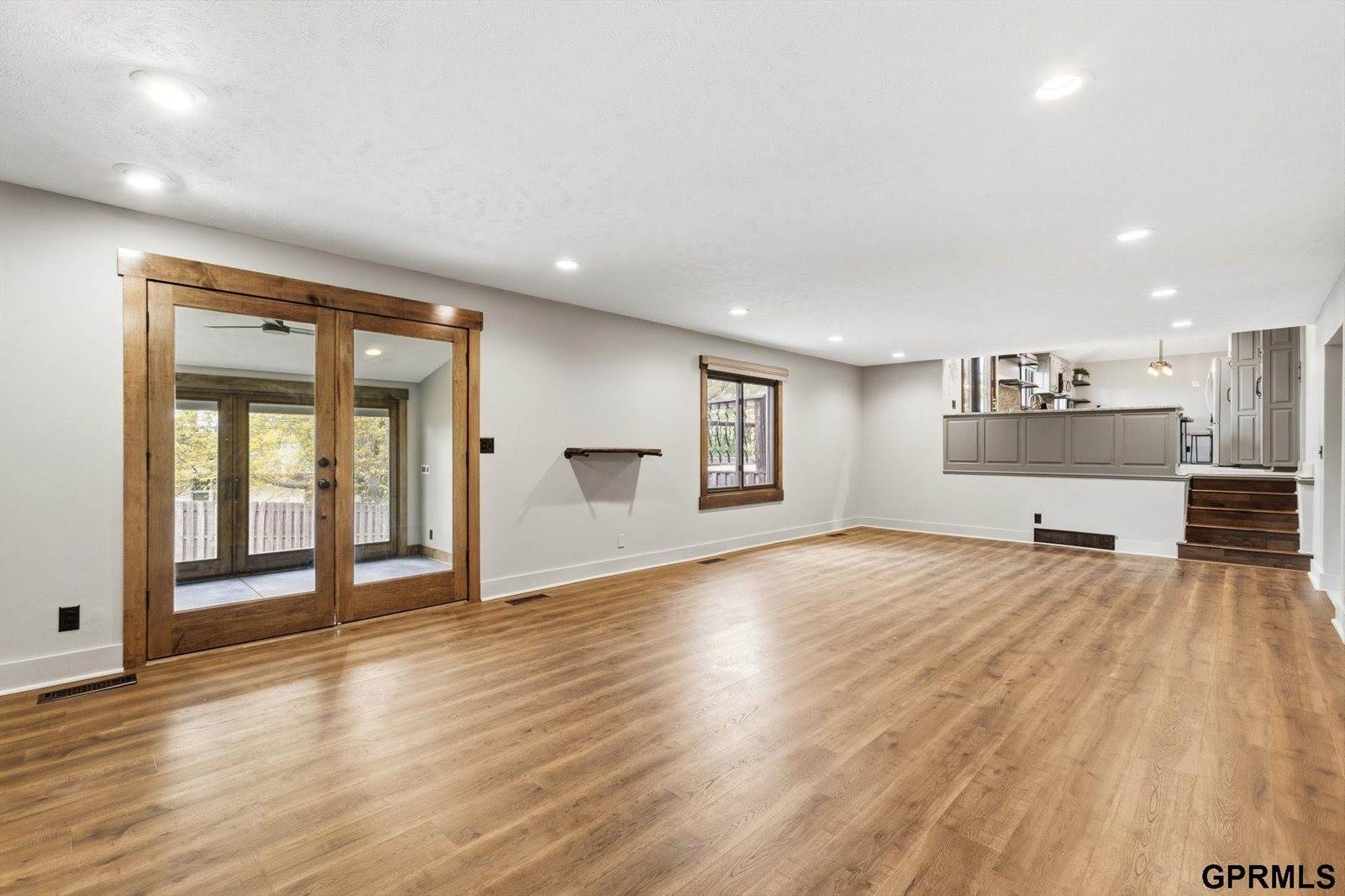 1226 North 121 Street, Omaha, NE 68154
