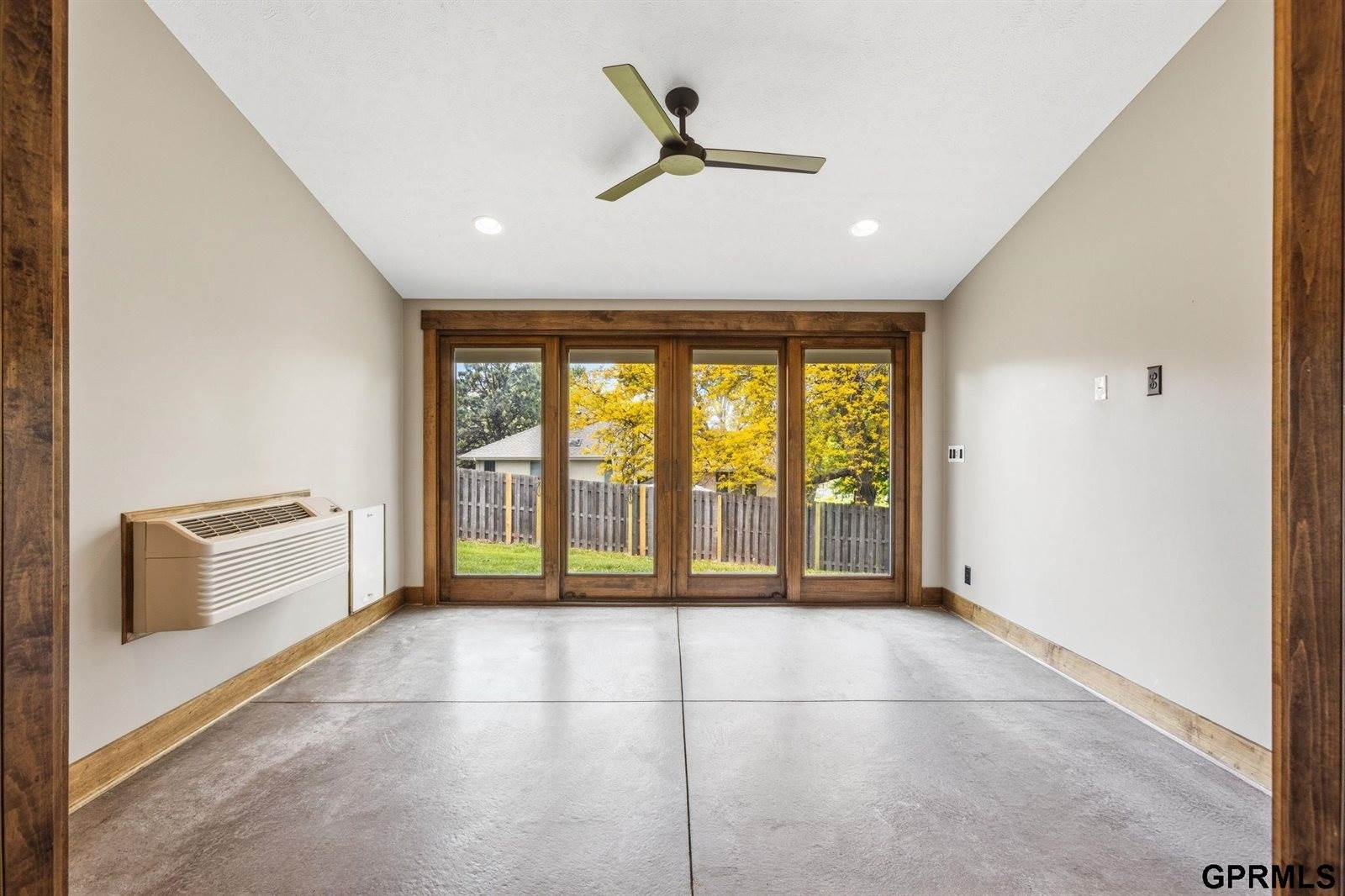 1226 North 121 Street, Omaha, NE 68154
