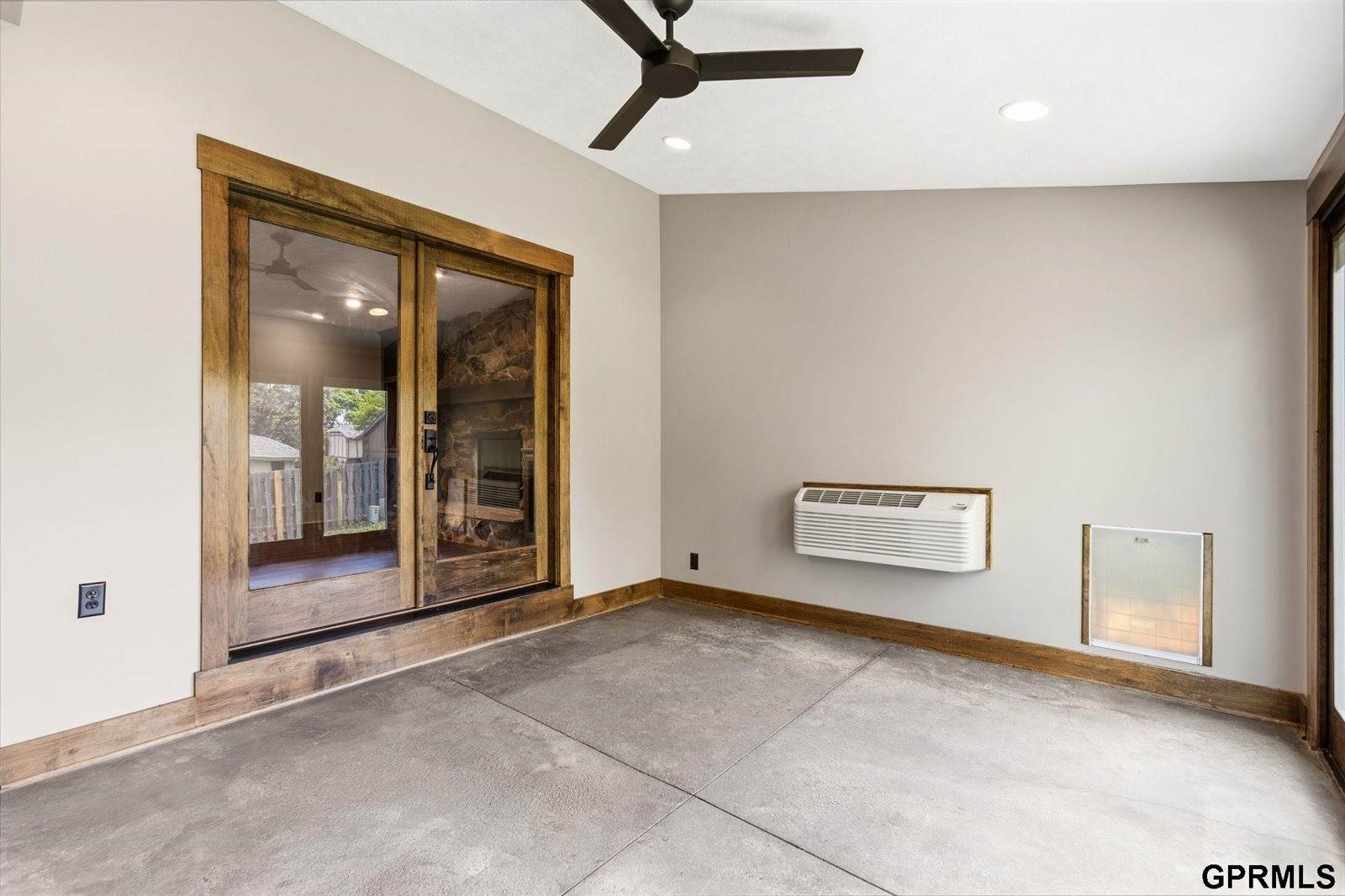 1226 North 121 Street, Omaha, NE 68154