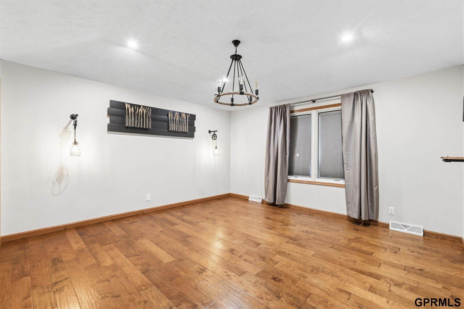 1226 North 121 Street, Omaha, NE 68154