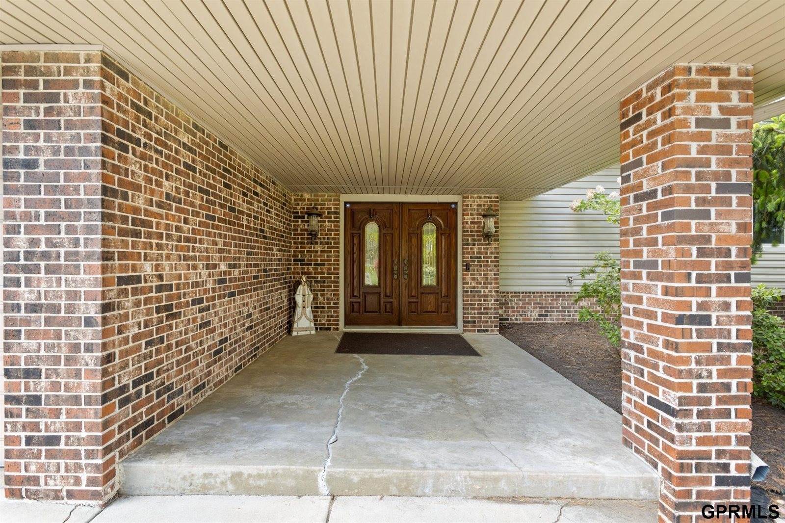 1226 North 121 Street, Omaha, NE 68154