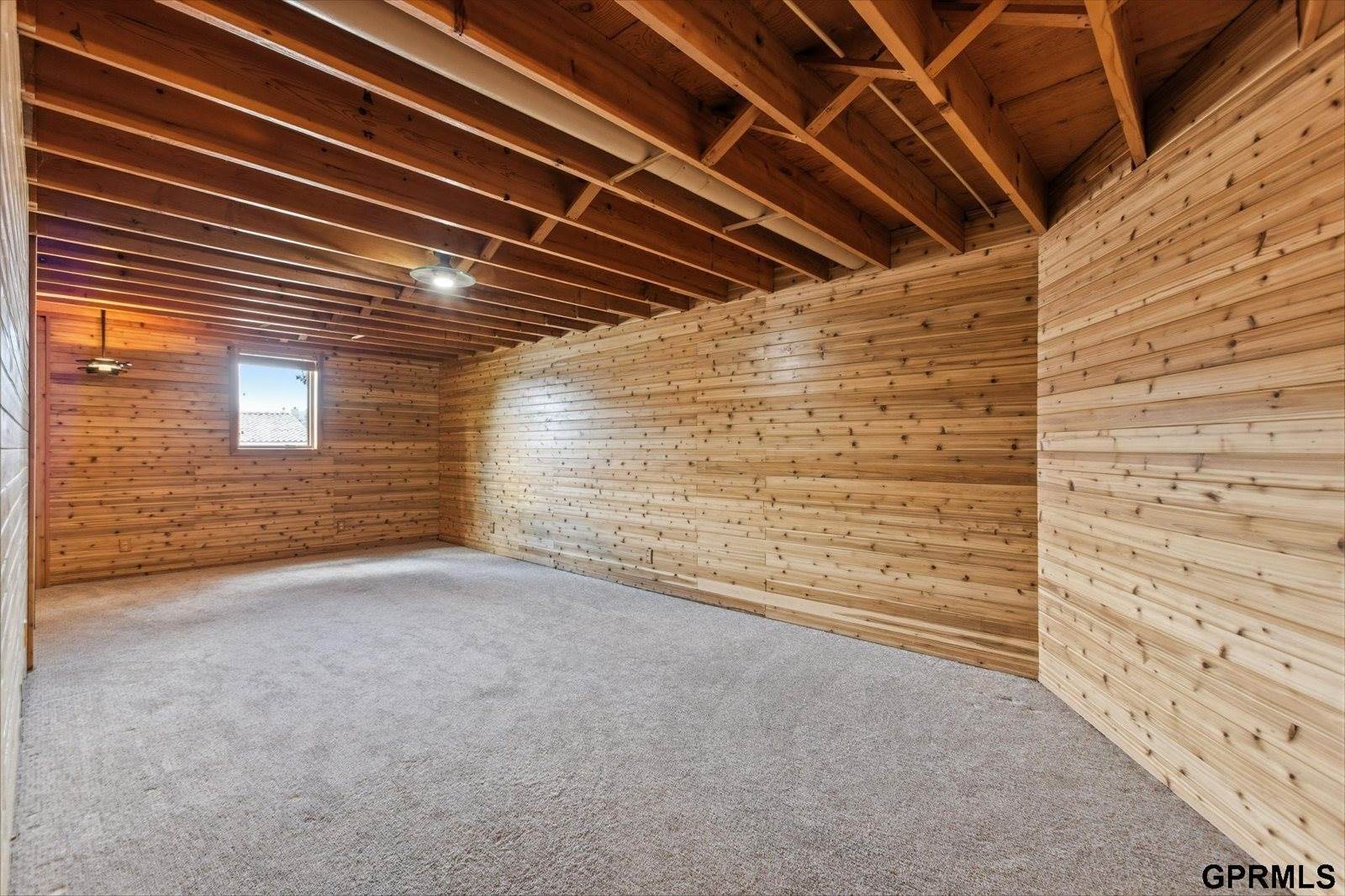 1226 North 121 Street, Omaha, NE 68154