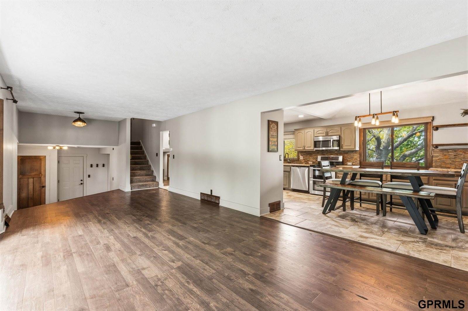 1226 North 121 Street, Omaha, NE 68154