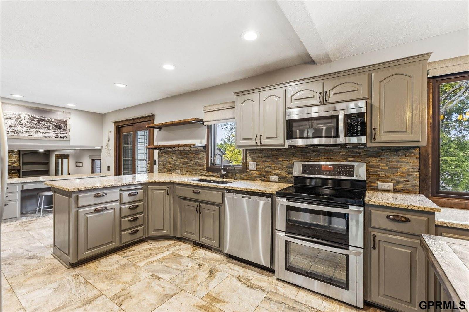 1226 North 121 Street, Omaha, NE 68154