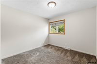 1226 North 121 Street, Omaha, NE 68154