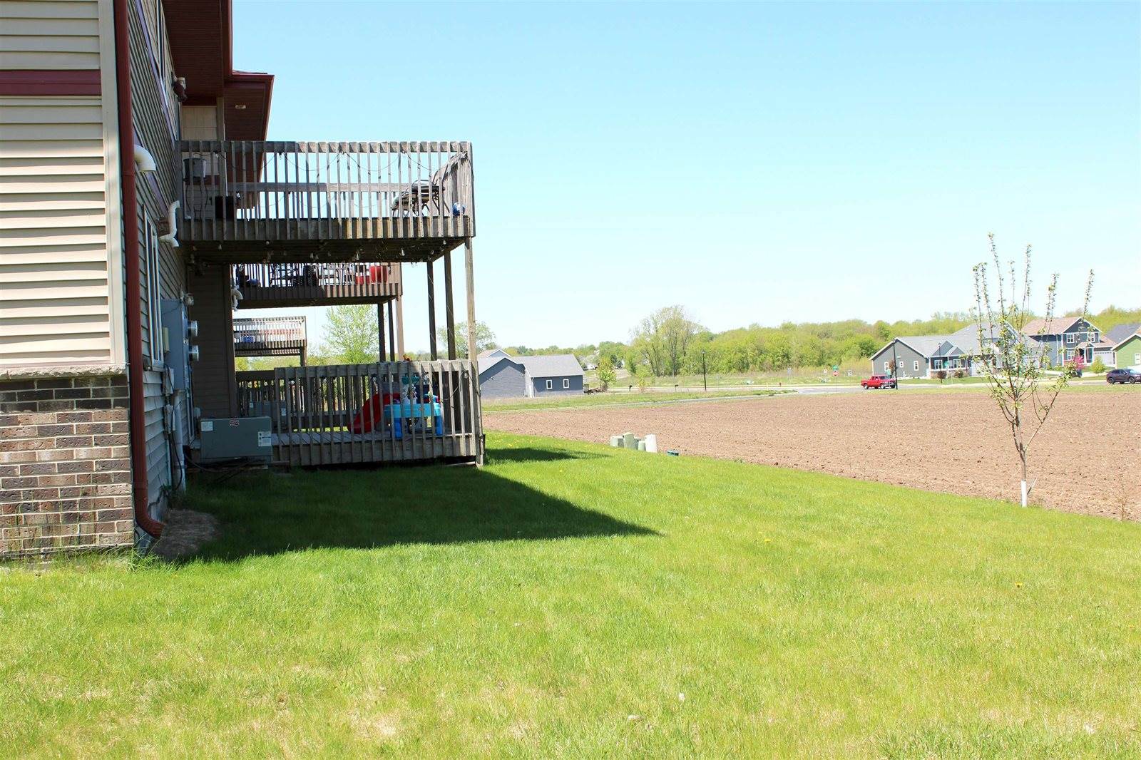 2750 Hazelnut, Sun Prairie, WI 53590