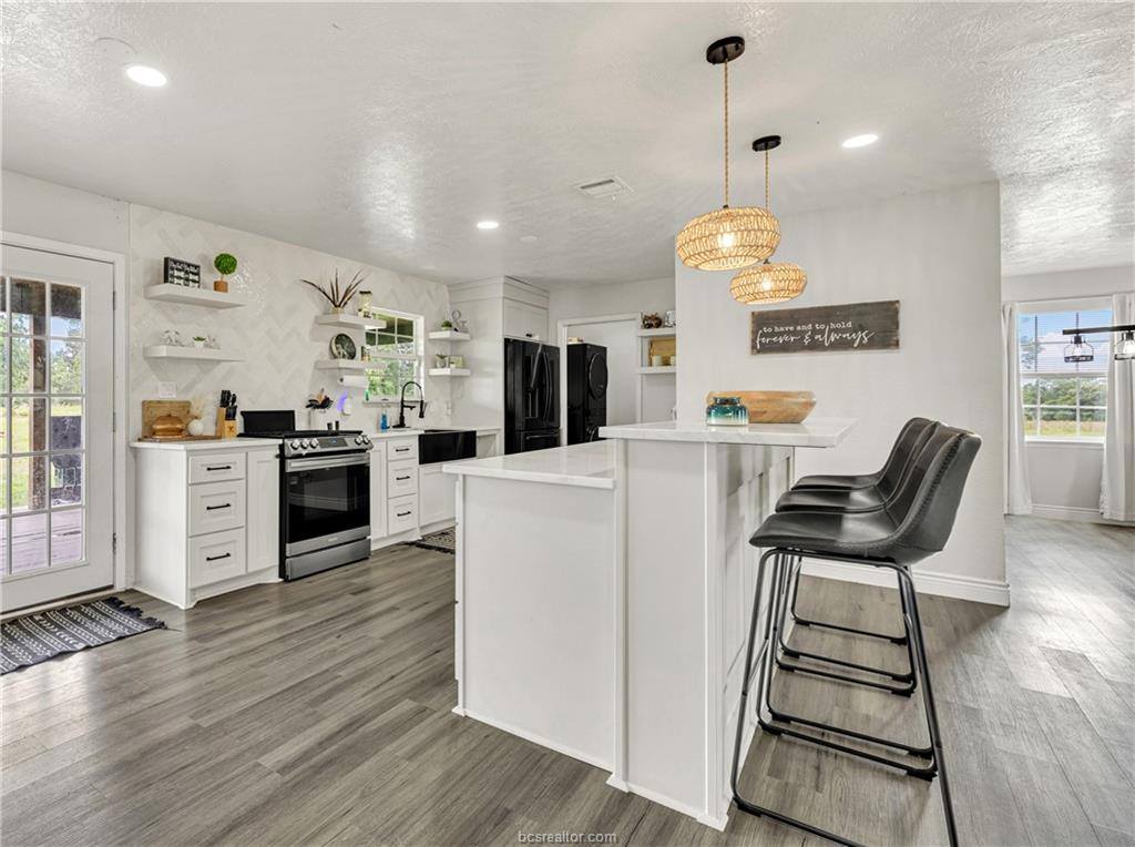 3508 Dick Barnes Loop, Bedias, TX 77831