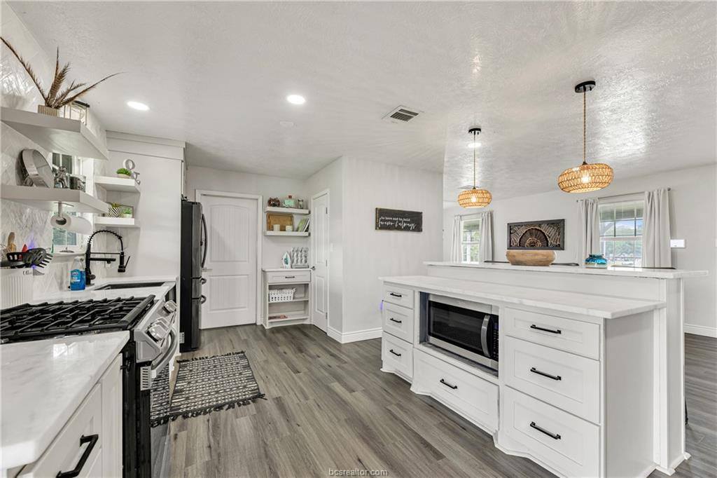 3508 Dick Barnes Loop, Bedias, TX 77831