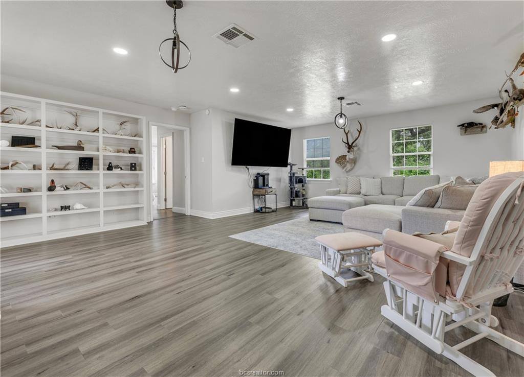 3508 Dick Barnes Loop, Bedias, TX 77831