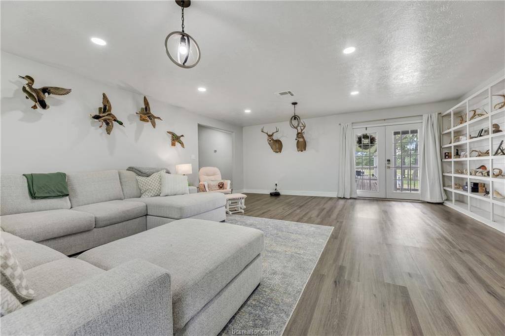 3508 Dick Barnes Loop, Bedias, TX 77831