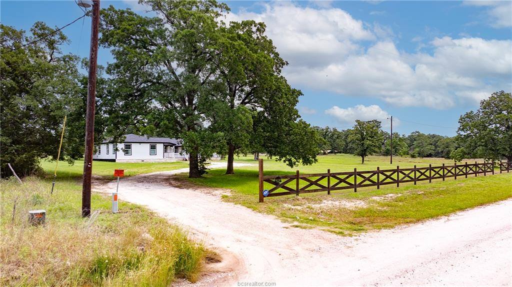 3508 Dick Barnes Loop, Bedias, TX 77831