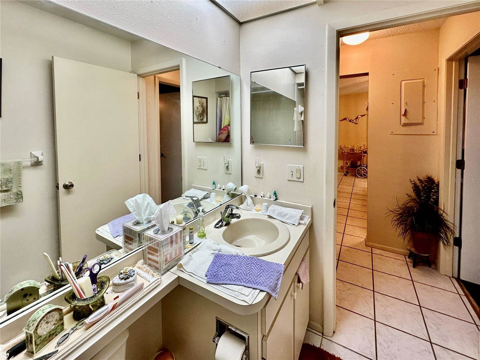 3332 Tallywood Court, Sarasota, FL 34237