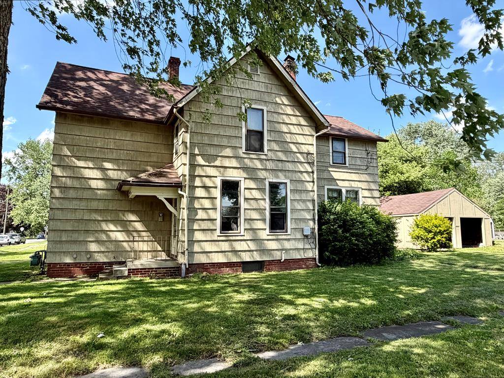 624 &1/2 Prospect St, Bucyrus, OH 44820