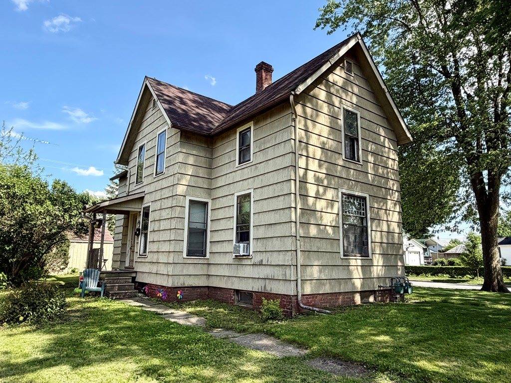 624 &1/2 Prospect St, Bucyrus, OH 44820