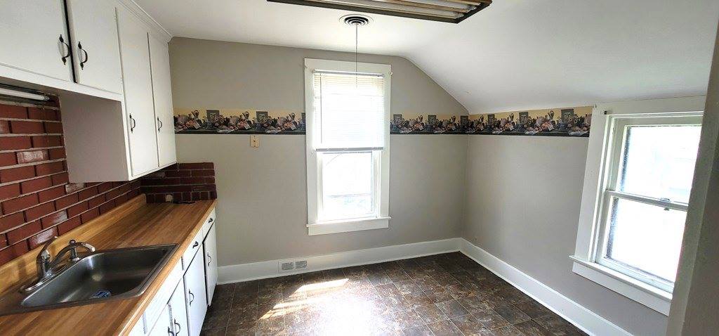 624 &1/2 Prospect St, Bucyrus, OH 44820