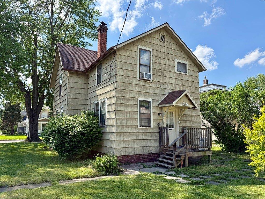 624 &1/2 Prospect St, Bucyrus, OH 44820