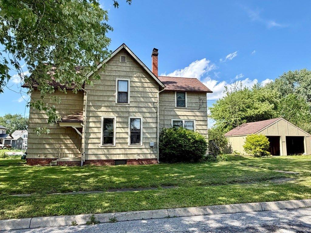 624 &1/2 Prospect St, Bucyrus, OH 44820